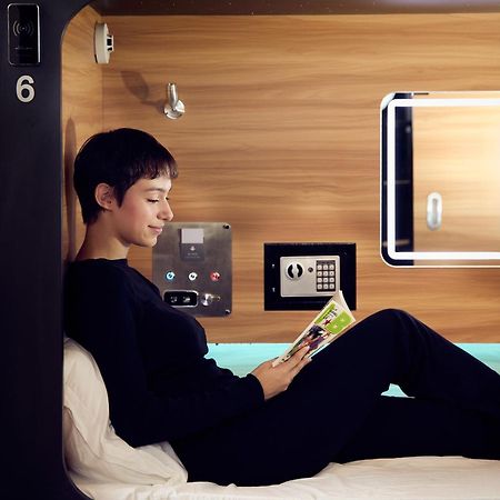 Capsule Hotel Montréal Exteriör bild