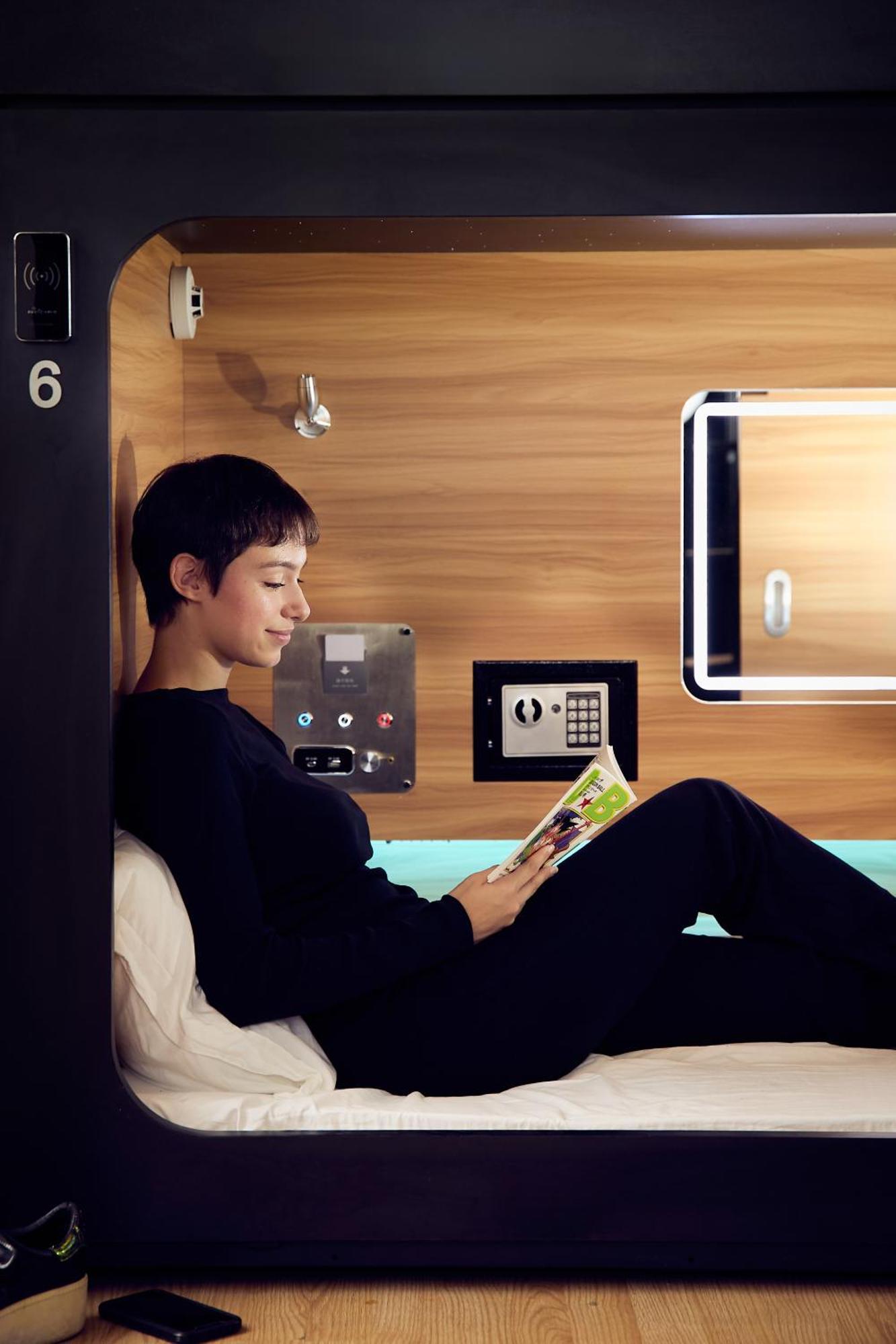 Capsule Hotel Montréal Exteriör bild