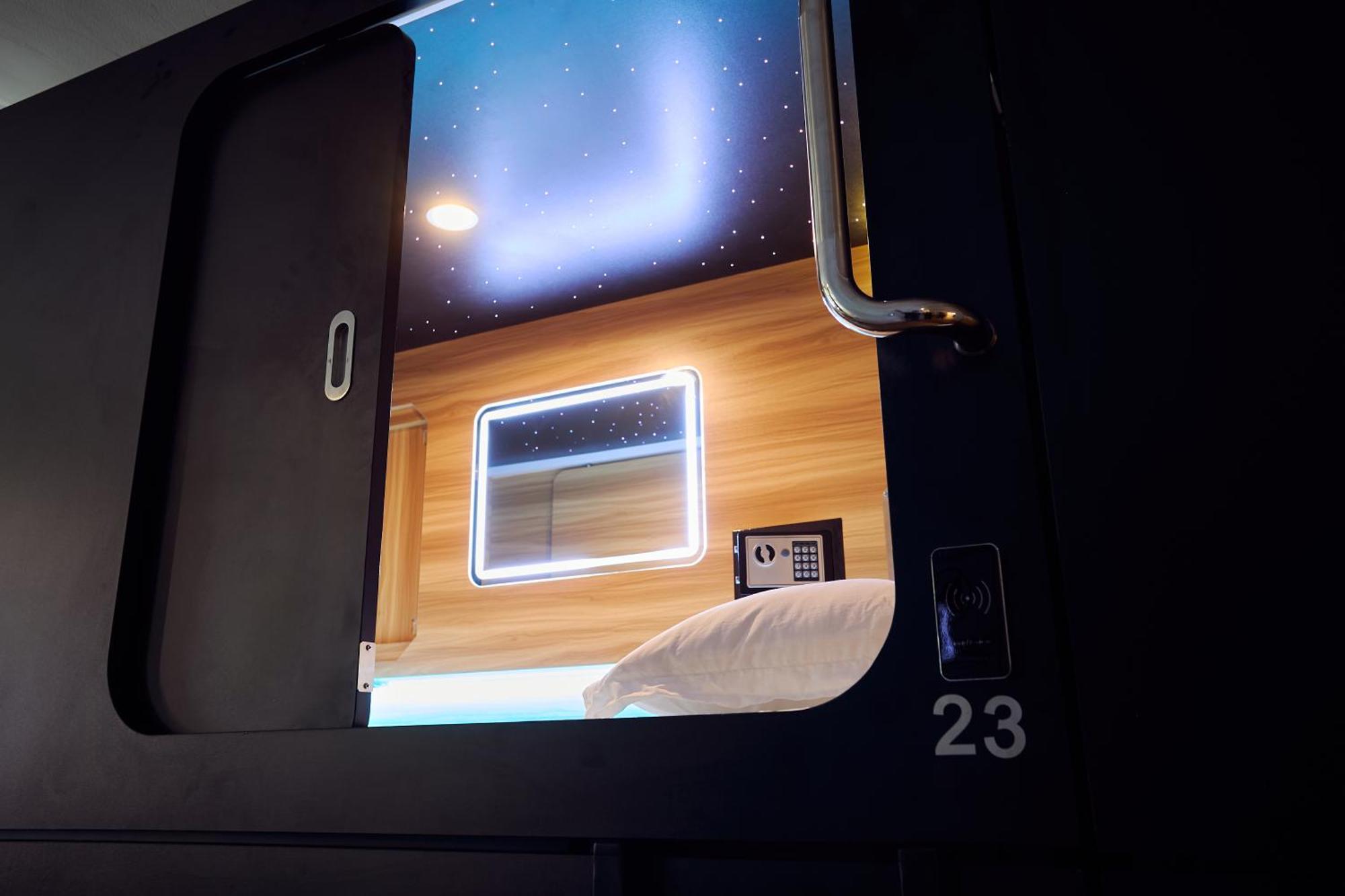 Capsule Hotel Montréal Exteriör bild
