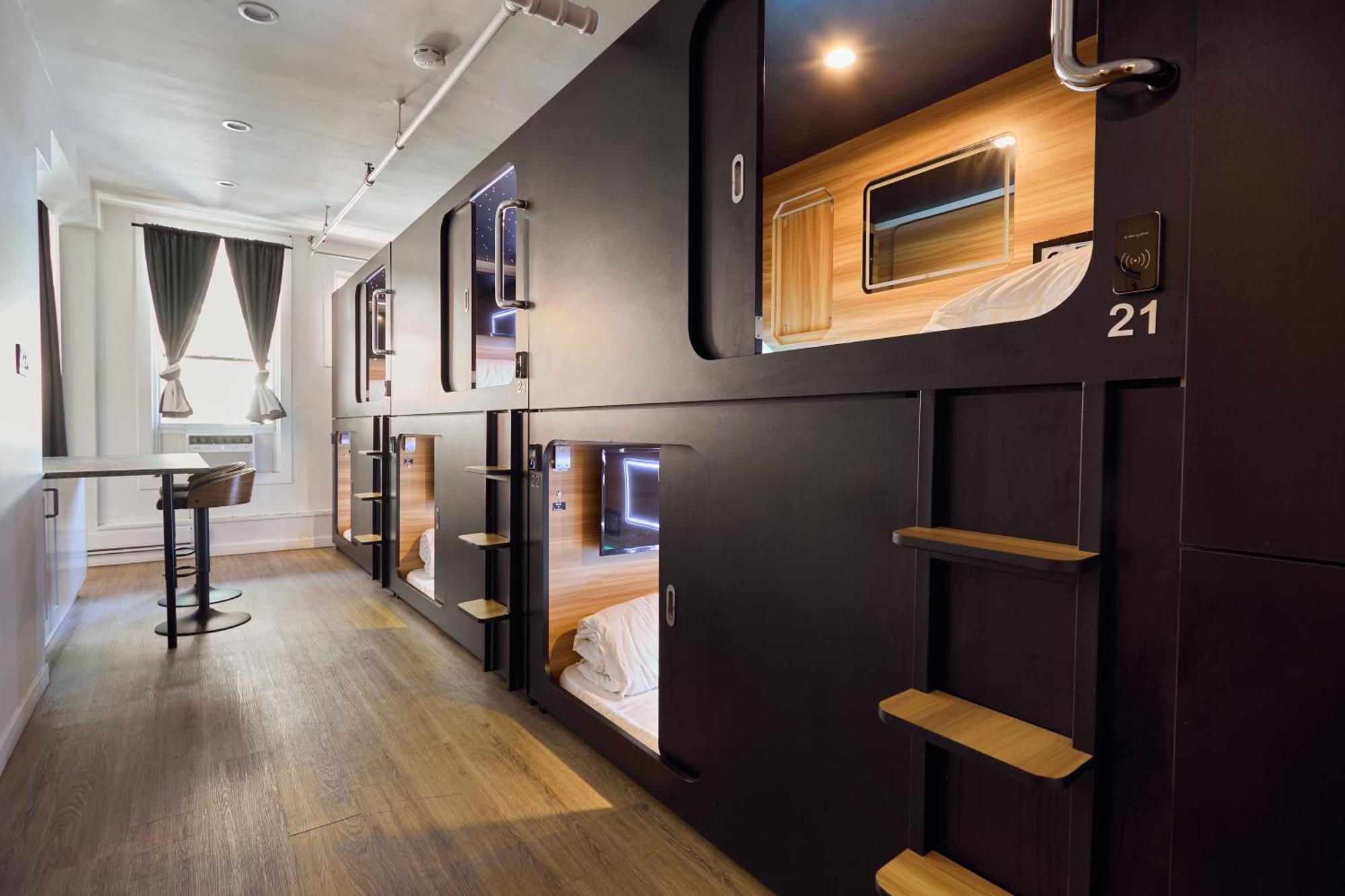 Capsule Hotel Montréal Exteriör bild