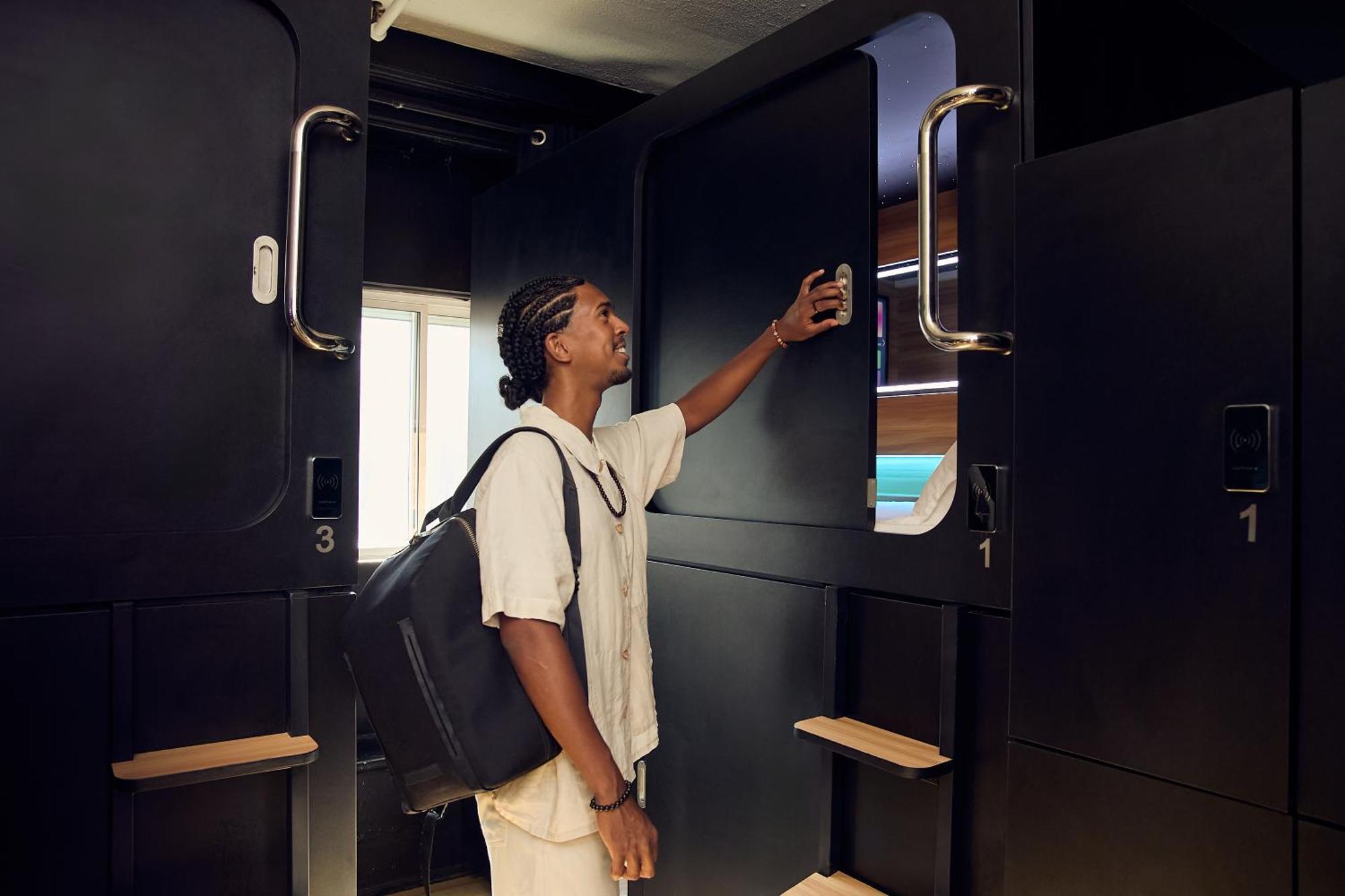 Capsule Hotel Montréal Exteriör bild