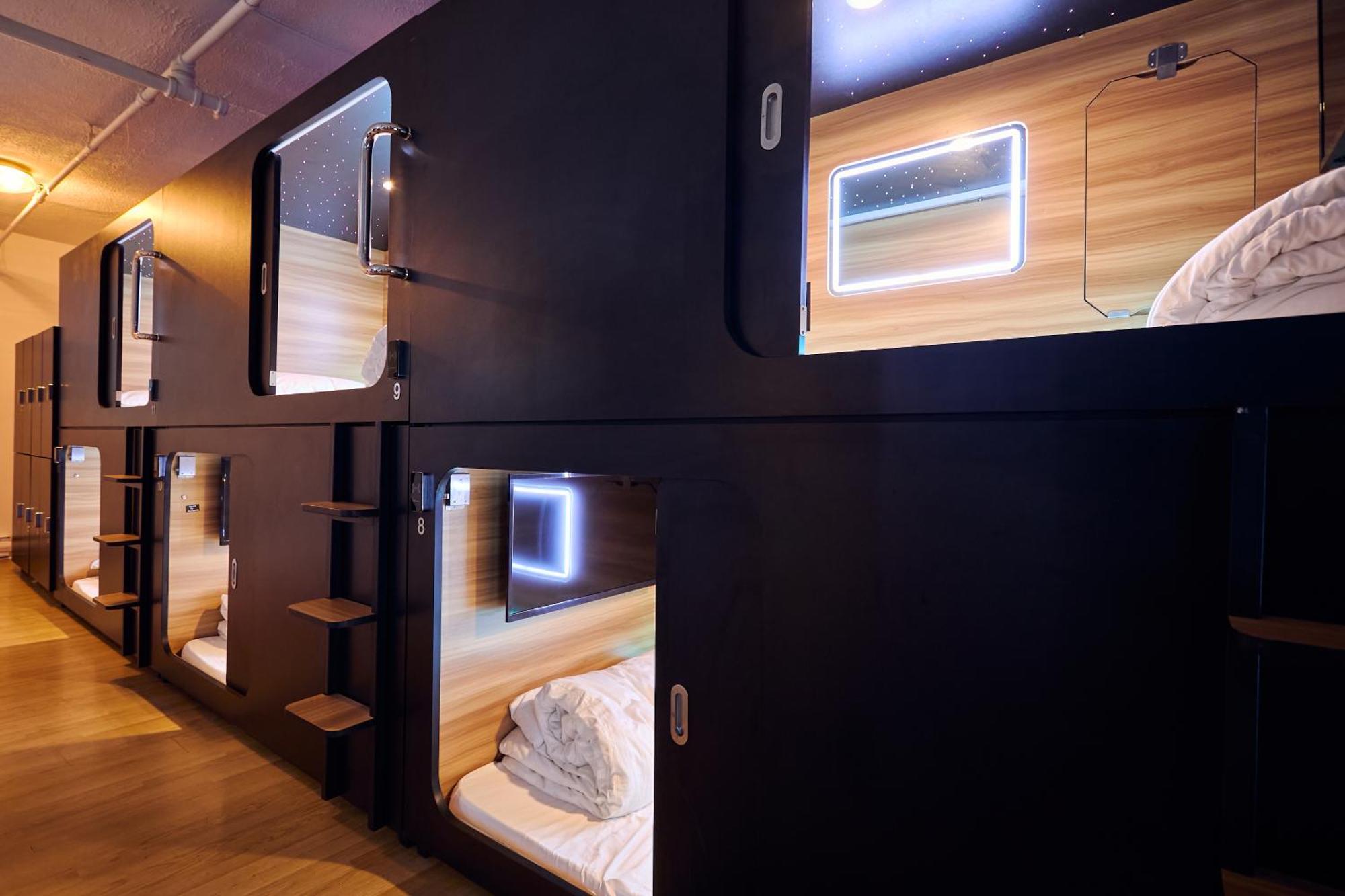 Capsule Hotel Montréal Exteriör bild